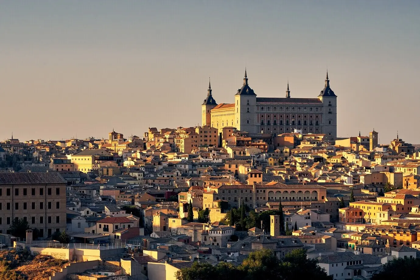 Schöner Alcázar von Toledo, eine steinerne Befestigungsanlage in Toledo, Spanien.
